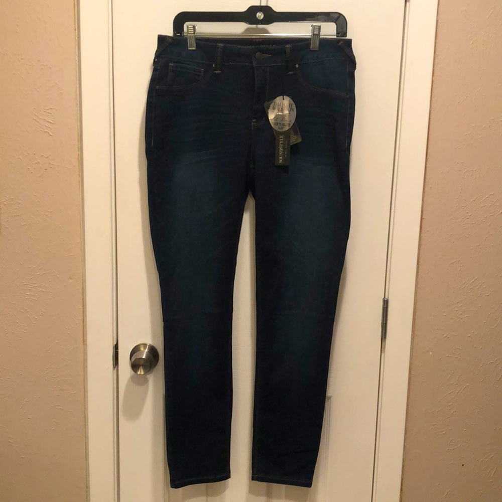 Womens comfort obsession stretch jeans.